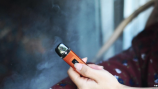 Tỷ lệ người trẻ dùng thuốc lá điện tử tăng và 3 thách thức lớn