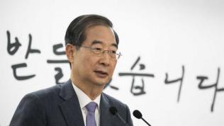 Thủ tướng Hàn Quốc và loạt chính trị gia xin từ chức