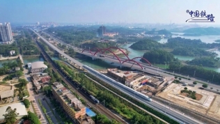 Độ hoành tráng đường sắt cao tốc Trung Quốc chạy sát biên giới Việt Nam