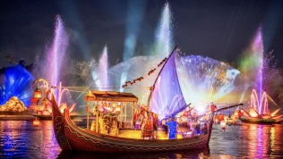Vingroup tổ chức show diễn thực cảnh trên sông tại Hà Nội