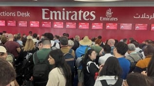Dubai hậu mưa bão: Chật vật nối lại các chuyến bay, cả thành phố rơi vào hỗn loạn