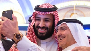 Thái tử Arab Saudi tươi cười selfie bất chấp khủng hoảng nhà báo bị giết