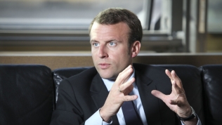 Tổng thống Pháp ban bố tình trạng khẩn cấp kinh tế do các cuộc bạo động