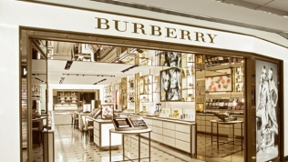 Burberry thà tiêu hủy 117 triệu USD hàng tồn chứ không hạ giá