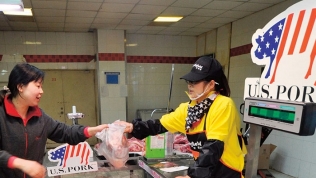 Sát ‘giờ G’, Trung Quốc dỡ thuế cho đậu nành và thịt lợn Mỹ