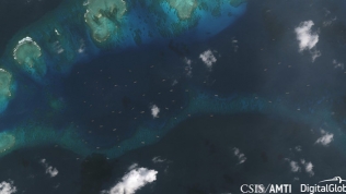 Ảnh vệ tinh: Trung Quốc điều gần 100 tàu áp sát quần đảo Trường Sa
