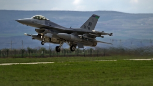 Bất chấp Trung Quốc đe dọa, Bộ Ngoại giao Mỹ duyệt bán tiêm kích F-16 cho Đài Loan