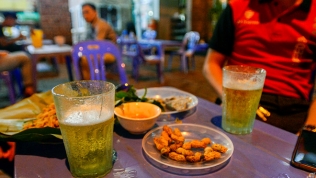 Thị trường bia, cà phê vỉa hè hơn 3 tỷ USD của Việt Nam