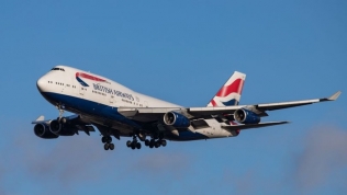 Lao đao vì Covid-19, British Airways thanh lý loạt đồ dùng khoang hạng nhất