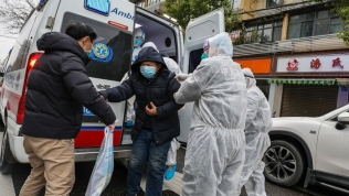 425 người chết vì virus corona, Trung Quốc đồng ý nhận hỗ trợ y tế từ Mỹ