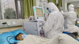 Thêm 65 người chết, số ca tử vong vì virus corona trong ngày ở Trung Quốc tăng kỷ lục