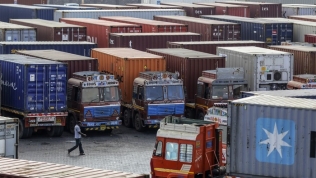 Căng thẳng leo thang, hàng hóa nhập khẩu từ Trung Quốc mắc kẹt tại cảng Ấn Độ