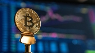 Bitcoin giảm sâu, thị trường tiền kỹ thuật số 'bốc hơi' hơn 100 tỷ USD