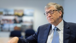 Tỷ phú Bill Gates lại dính lùm xùm ‘tán tỉnh nữ nhân viên’