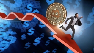 IMF cảnh báo rủi ro tiềm ẩn, giá Bitcoin lao dốc