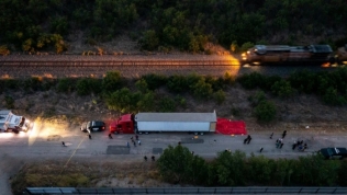 Toàn cảnh hiện trường vụ 46 người di cư chết ngạt trong xe container gần biên giới Mỹ