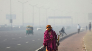 Cận cảnh khói bụi ô nhiễm 'nuốt chửng' thủ đô New Delhi của Ấn Độ