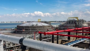 Quyết tâm ‘cai nghiện’ khí đốt đường ống, EU ‘tái nghiện’ với khí LNG từ Nga