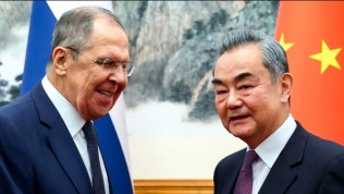 Bất chấp đe doạ từ Mỹ, Trung Quốc cam kết ‘hỗ trợ sự phục hồi của Nga’
