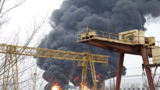 Tấn công nhà máy lọc dầu của Nga, Ukraine gia tăng căng thẳng với Mỹ