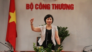 'Bà Hồ Thị Kim Thoa sở hữu cổ phần Điện Quang trước khi làm Thứ trưởng'