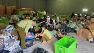 Hà Nội: Bắt kho hàng lậu 100.000 sản phẩm tại khu vực có trụ sở cơ quan hải quan