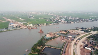 Công trường xây cầu 1.500 tỷ vượt sông Đáy trên cao tốc Ninh Bình - Hải Phòng