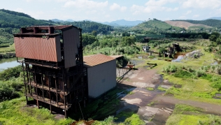 Hoang tàn nhà máy tuyển quặng sắt tại Hà Tĩnh