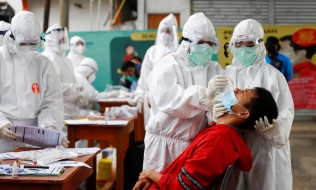 Nikkei: Indonesia 'thất thủ' vì Covid-19, hoài nghi hiệu quả của vaccine Trung Quốc