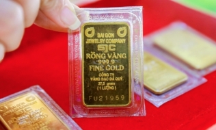 Xếp hàng mua vàng khi giá gần 100 triệu/lượng: Chuyên gia cảnh báo, sau đợt tăng mạnh là một nhịp giảm 