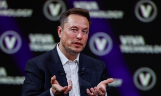 Elon Musk không ủng hộ áp thuế 100% lên xe điện Trung Quốc