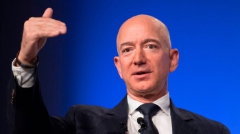 Một ngày của tỷ phú Jeff Bezos: Ngủ đủ 8 tiếng, thích ăn vặt ven đường