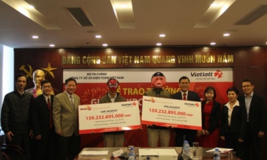 Hai khách hàng nhận giải Vietlott gần 160 tỷ, giải mới đã vượt mốc 33 tỷ