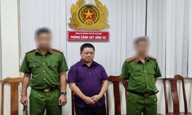 Bắt kẻ cầm 100.000 USD 'chạy án' cho nguyên Cục trưởng Cục Đăng kiểm Việt Nam