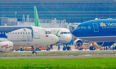 Sân bay Nội Bài: Liên tục phát hiện máy bay bị rách lốp