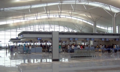 Covid - 19: 'Thắt chặt' kiểm soát y tế hành khách nhập cảnh tại các sân bay