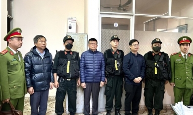 Bắt giam Giám đốc Trung tâm đăng kiểm ở Thanh Hóa, Huế