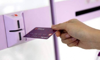 Ngân hàng Việt đầu tiên phát hành thành công thẻ chip ATM chống trộm dữ liệu
