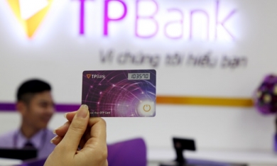 Ngân hàng Việt đầu tiên phát hành thiết bị nhận mã OTP mỏng nhất thế giới