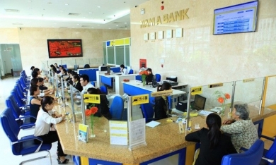 Nam A Bank lên tiếng về ‘lùm xùm’ tranh chấp cổ phần của gia đình bà Tư Hường