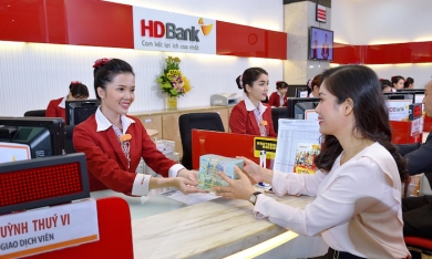 Mừng 20/10, HDBank tặng khách hàng hàng nghìn phần quà và tiền vào tài khoản