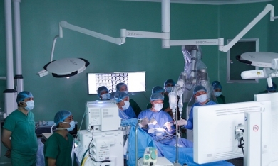 Nhân Dân 115 TP. HCM là bệnh viện đầu tiên của châu Á phẫu thuật u não bằng robot