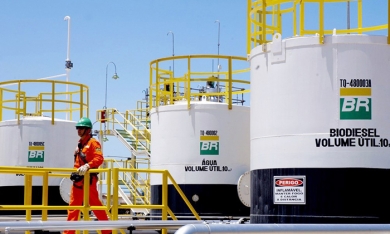 Tập đoàn dầu khí khổng lồ Petrobras thua lỗ 4 năm liên tiếp