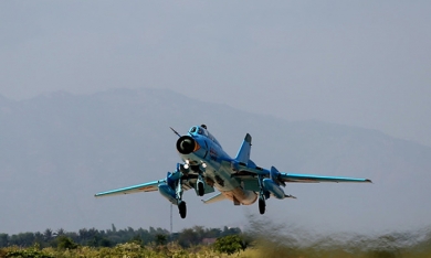 Hai phi công hy sinh trong vụ máy bay Su-22 rơi tại Nghệ An