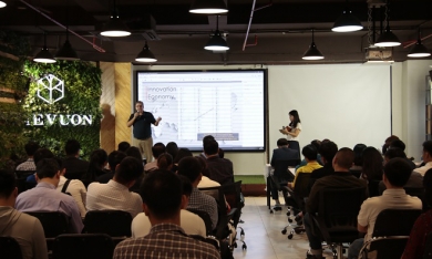 Tỷ phú Thụy Sỹ chia sẻ kinh nghiệm khởi nghiệp cho startup Việt