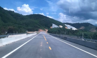 Thi công dự án cao tốc Cam Lộ - La Sơn: Không có 'bóng dáng' nhà thầu Trung Quốc