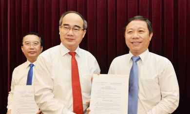 Nhân sự tuần qua: TP. HCM có tân Phó chủ tịch UBND TP, nguyên Phó chủ tịch tỉnh Đắk Nông làm Phó Chủ nhiệm VPCP
