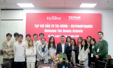 VietnamFinance chia sẻ kinh nghiệm hướng nghiệp cho học sinh trường Dewey