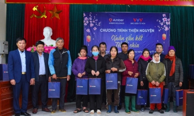 Amber Holdings và VOV tặng quà tết cho người nghèo ở Bắc Giang