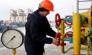 OPEC và Nga sẽ họp bàn cắt giảm sản lượng dầu